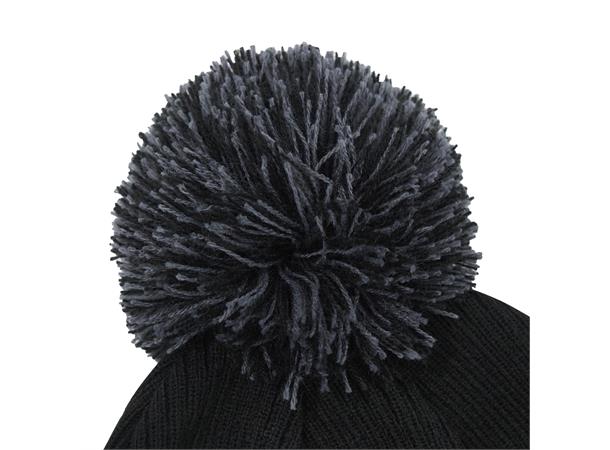 Snow PomPom Beanie BLK SR Klassisk lue med stor dusk 